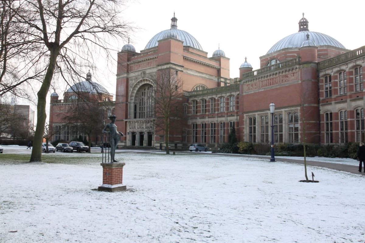 University of Birmingham kampüsünden bir görünüm
