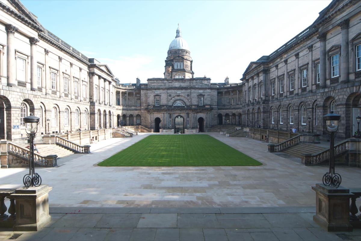 University of Edinburgh kampüsünden bir görünüm