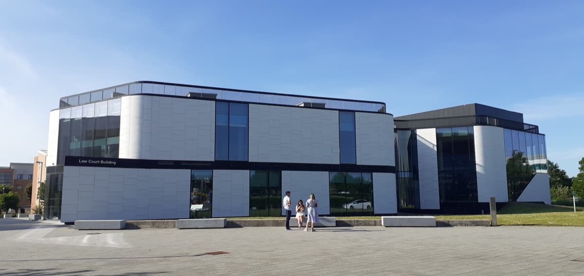 University of Hertfordshire kampüsünden bir görünüm